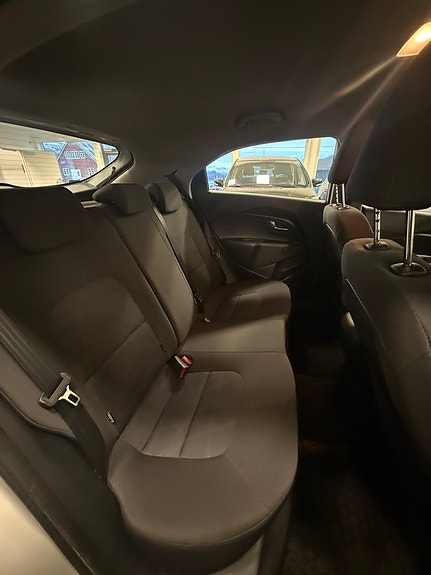 Kia Rio 13 of 17