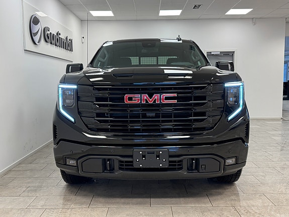 GMC Sierra 3 of 5