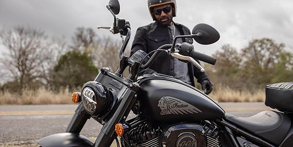 INDIAN Chief Bobber Dark Horse 5 of 5