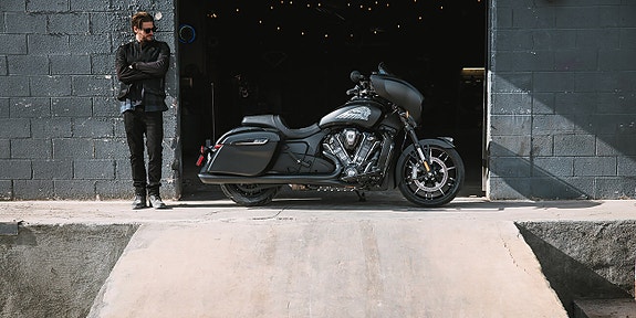 INDIAN Chieftain Powerplus Dark Horse 7 of 11
