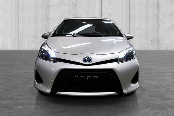 Toyota Yaris 2 of 5