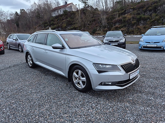 Skoda Superb 2 of 5
