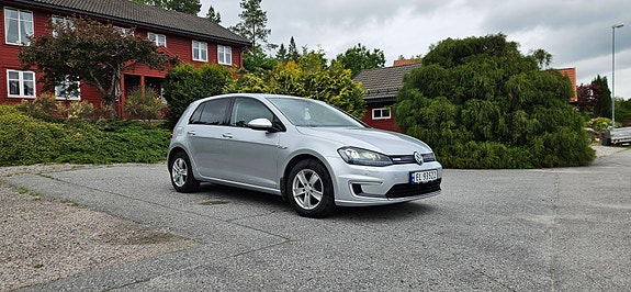 Volkswagen e-Golf VII 2 of 5