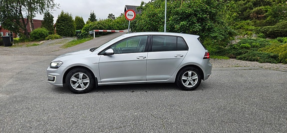 Volkswagen e-Golf VII 3 of 5