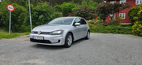 Volkswagen e-Golf VII 4 of 5