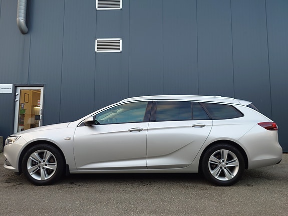 Opel Insignia 2 of 5