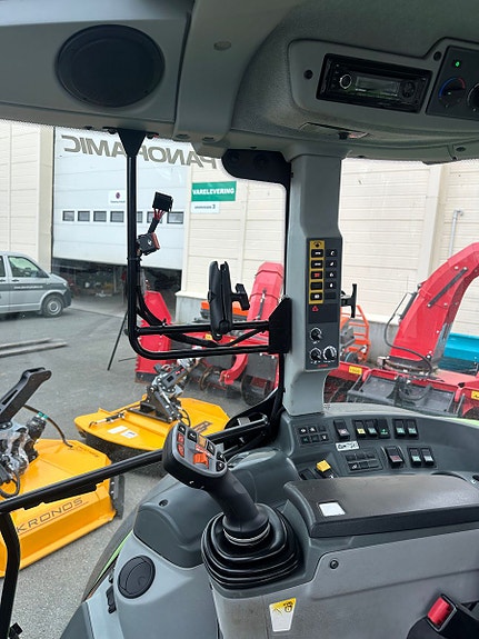 CLAAS ARION 460 CIS GPS klargjort/Laster/fronthyd. 2017, kr 599 000,-