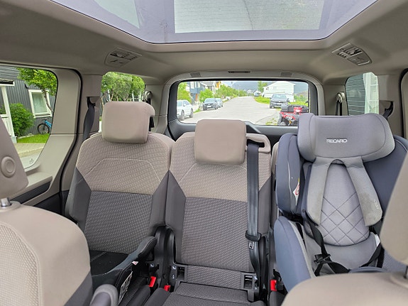 Volkswagen Multivan 16 of 18