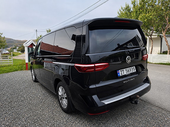 Volkswagen Multivan 7 of 18