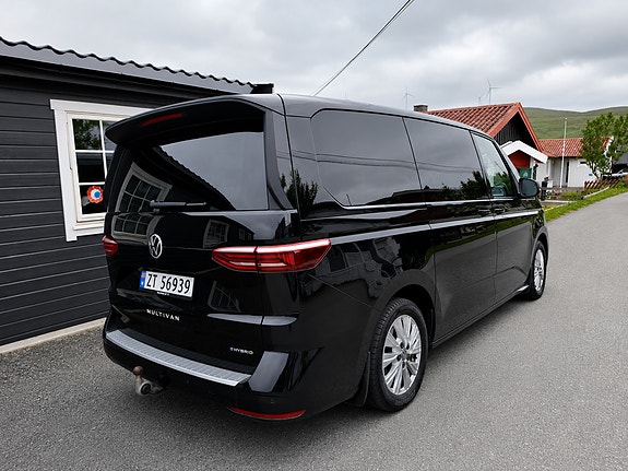 Volkswagen Multivan 5 of 18