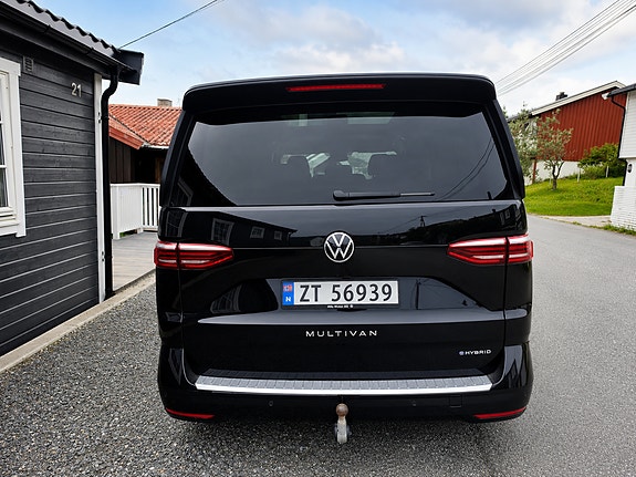Volkswagen Multivan 8 of 18