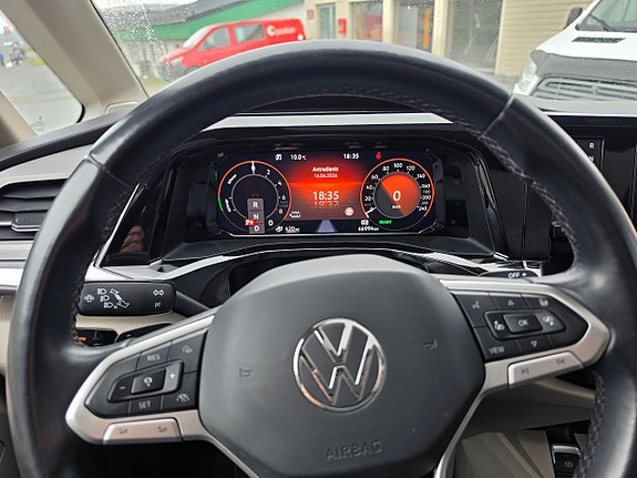 Volkswagen Multivan 12 of 18
