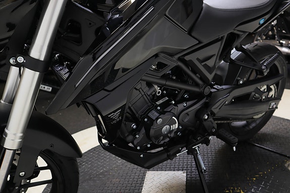 VOGE 125 R 17 of 24