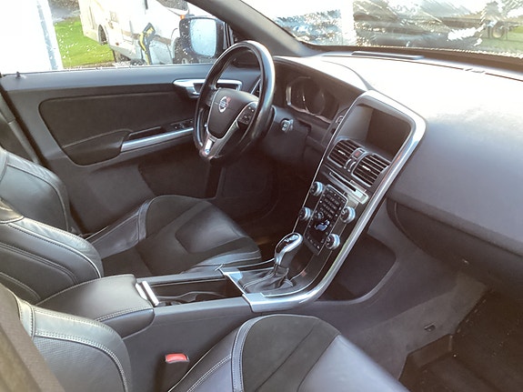 Volvo XC60 12 of 22