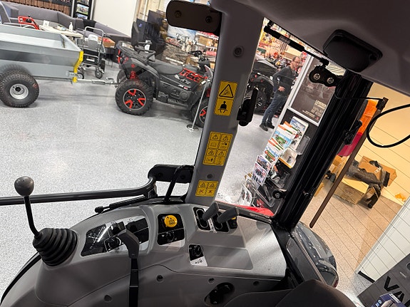 Massey Ferguson 1765M 10 of 16