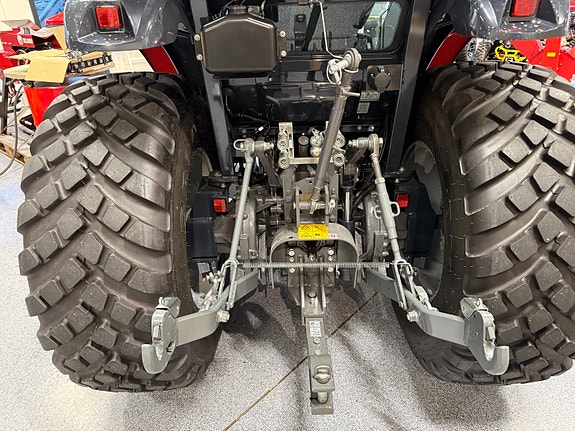 Massey Ferguson 1765M 8 of 16