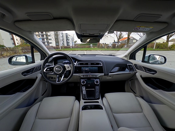 Jaguar I-PACE 4 of 10
