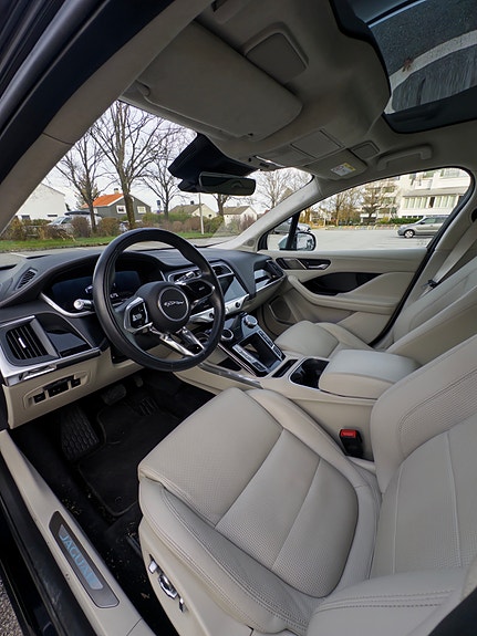 Jaguar I-PACE 3 of 10