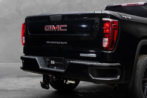 GMC Sierra 3 of 5