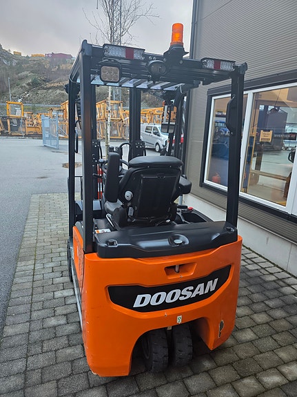 Doosan B15T-7 4 of 5