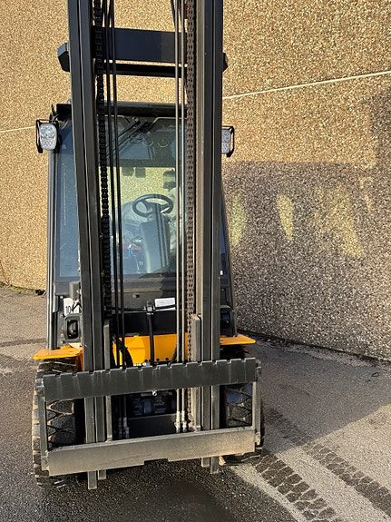 Hyundai 3,5T Diesel truck 8 of 11