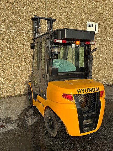 Hyundai 3,5T Diesel truck 6 of 11