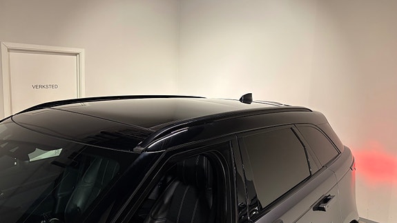 Land Rover Range Rover Velar 26 of 30
