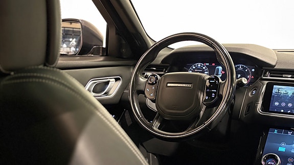 Land Rover Range Rover Velar 15 of 30
