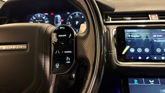 Land Rover Range Rover Velar 18 of 30