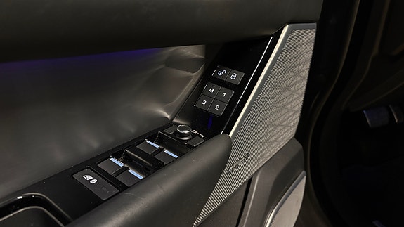 Land Rover Range Rover Velar 7 of 30