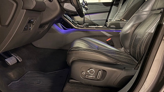 Land Rover Range Rover Velar 9 of 30
