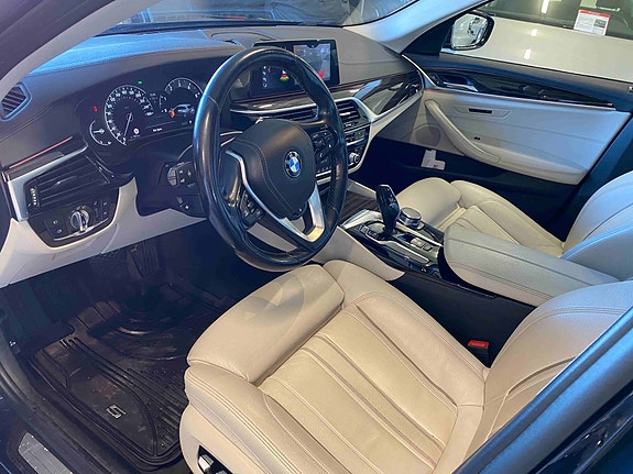 BMW 530i 9 of 28