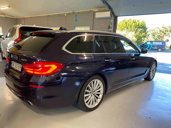 BMW 530i 4 of 5