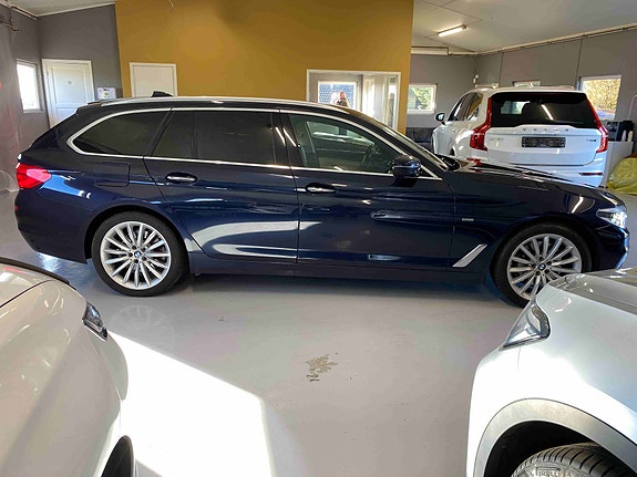 BMW 530i 3 of 5