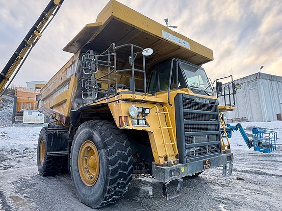 Komatsu HD605-7 28 of 30