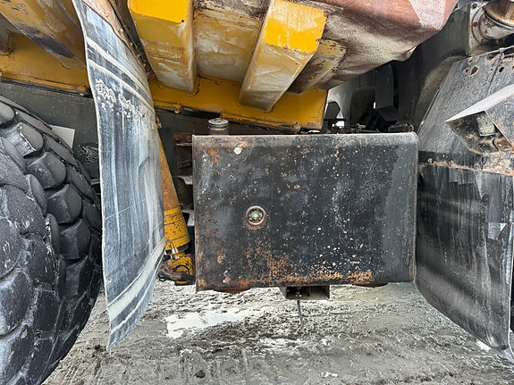 Komatsu HD605-7 23 of 30