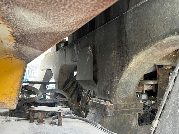 Komatsu HD605-7 25 of 30