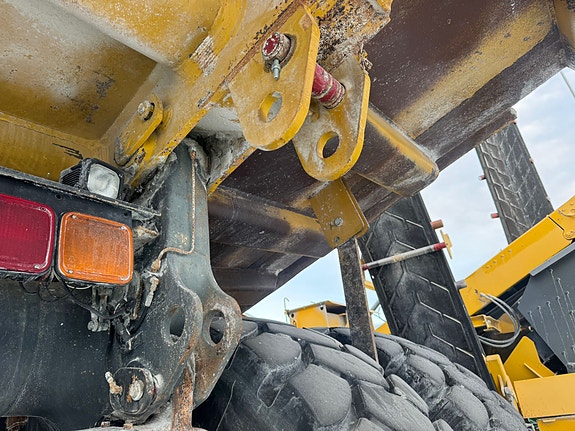 Komatsu HD605-7 21 of 30