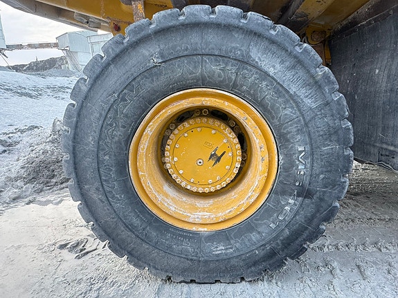 Komatsu HD605-7 22 of 30