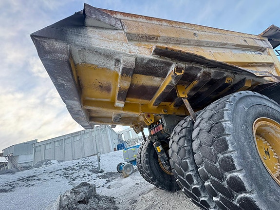 Komatsu HD605-7 9 of 30