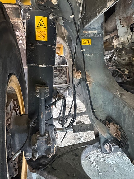 Komatsu HD605-7 30 of 30