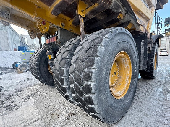 Komatsu HD605-7 12 of 30