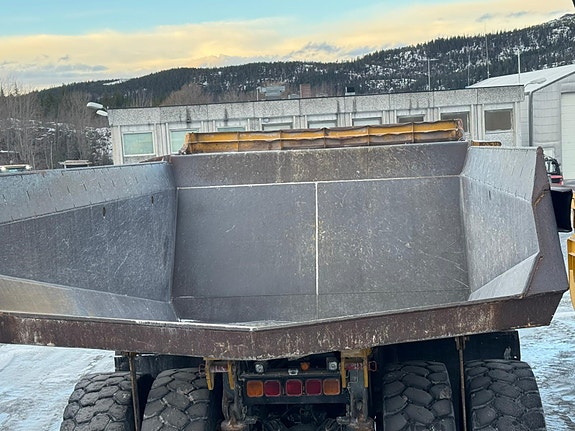 Komatsu HD605-7 6 of 30