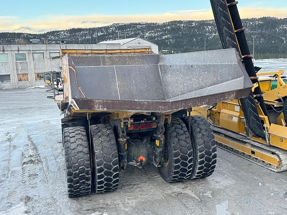 Komatsu HD605-7 4 of 30