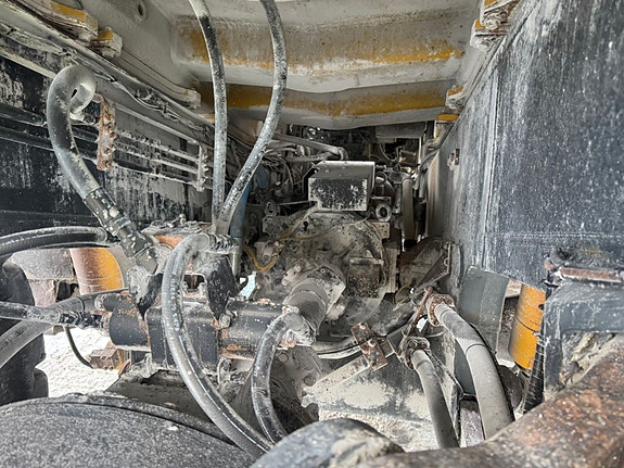 Komatsu HD605-7 16 of 30