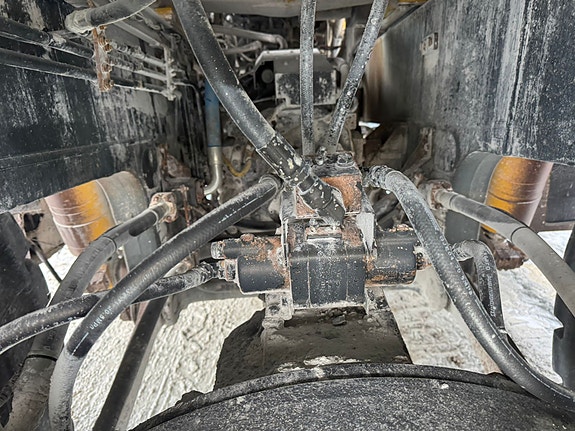 Komatsu HD605-7 17 of 30