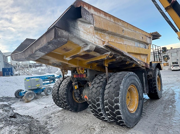 Komatsu HD605-7 7 of 30