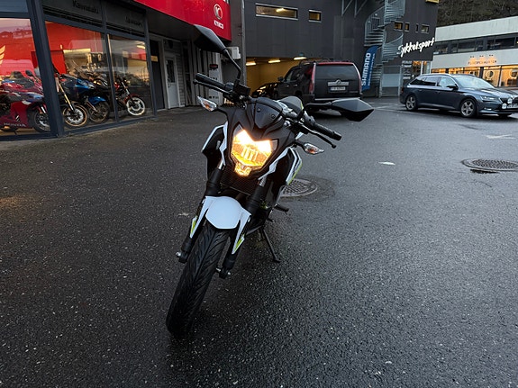 Kawasaki Z 125 4 of 5