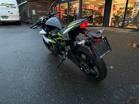 Kawasaki Z 125 9 of 12