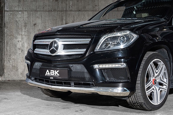 Mercedes-Benz GL350 2 of 5